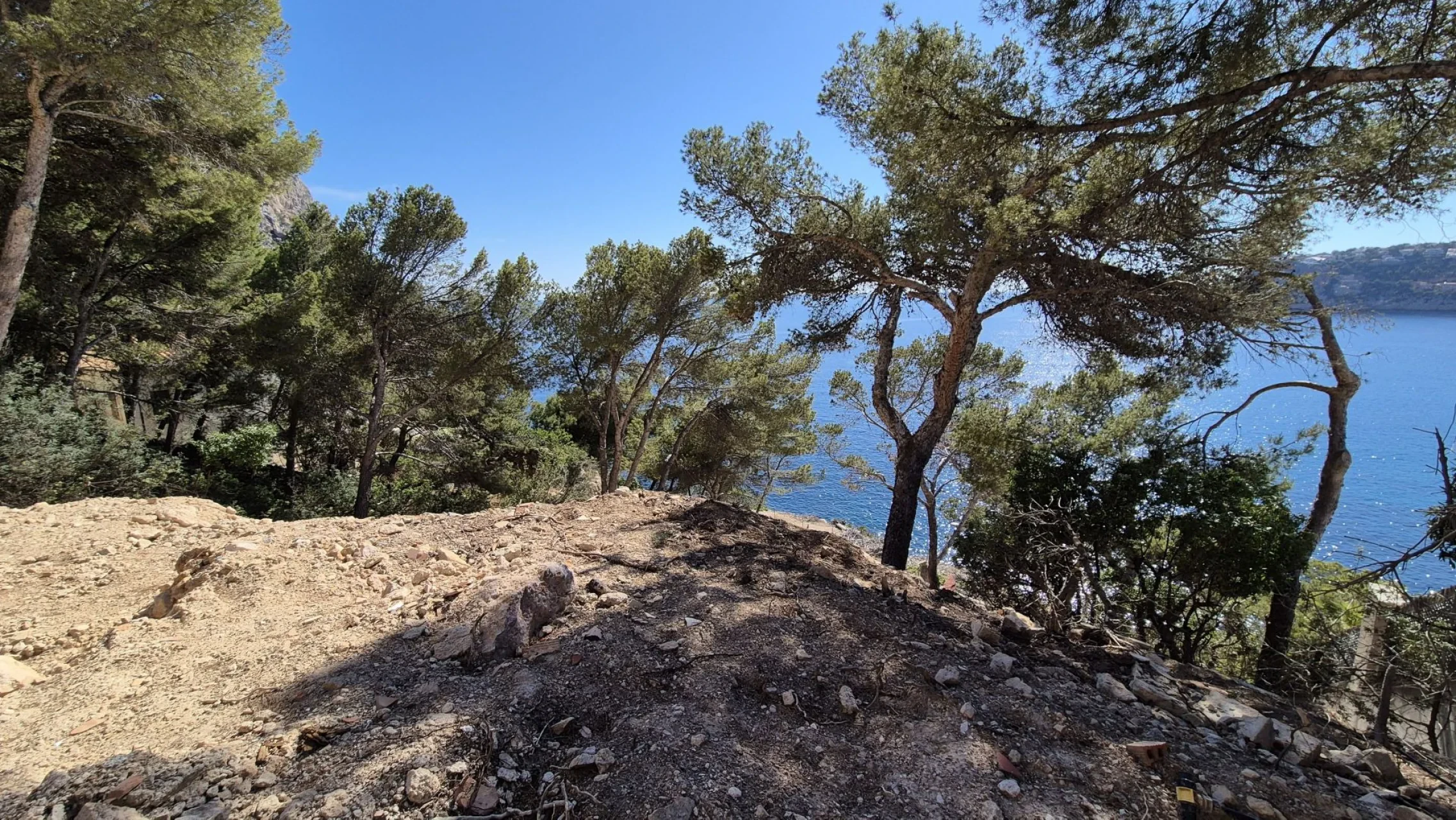 Maa / krunt · Cala Llamp